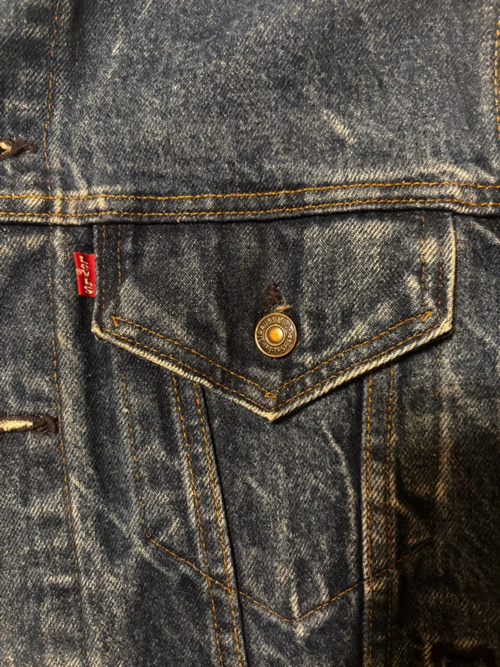 Vintage 90s Levi's Indigo Blue Men's Denim Trucker Jacket - Picture 6 of 8